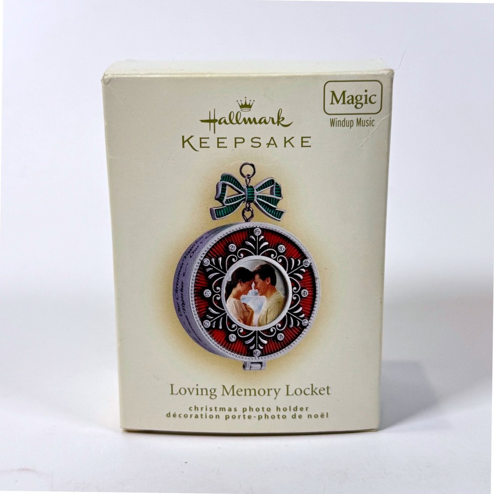 2007 Hallmark Keepsake Loving Memory Locket Musical Photo Ornament QXG6147